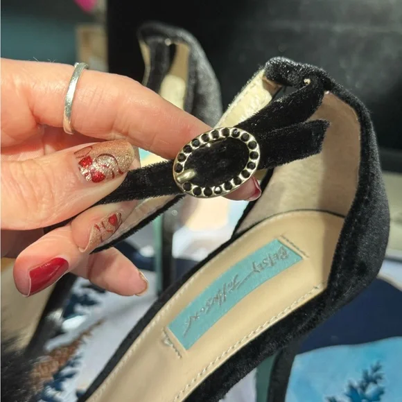 EUC | Betsey Johnson | Nolte Velvet Fuzzy Heels - Picture 7 of 7